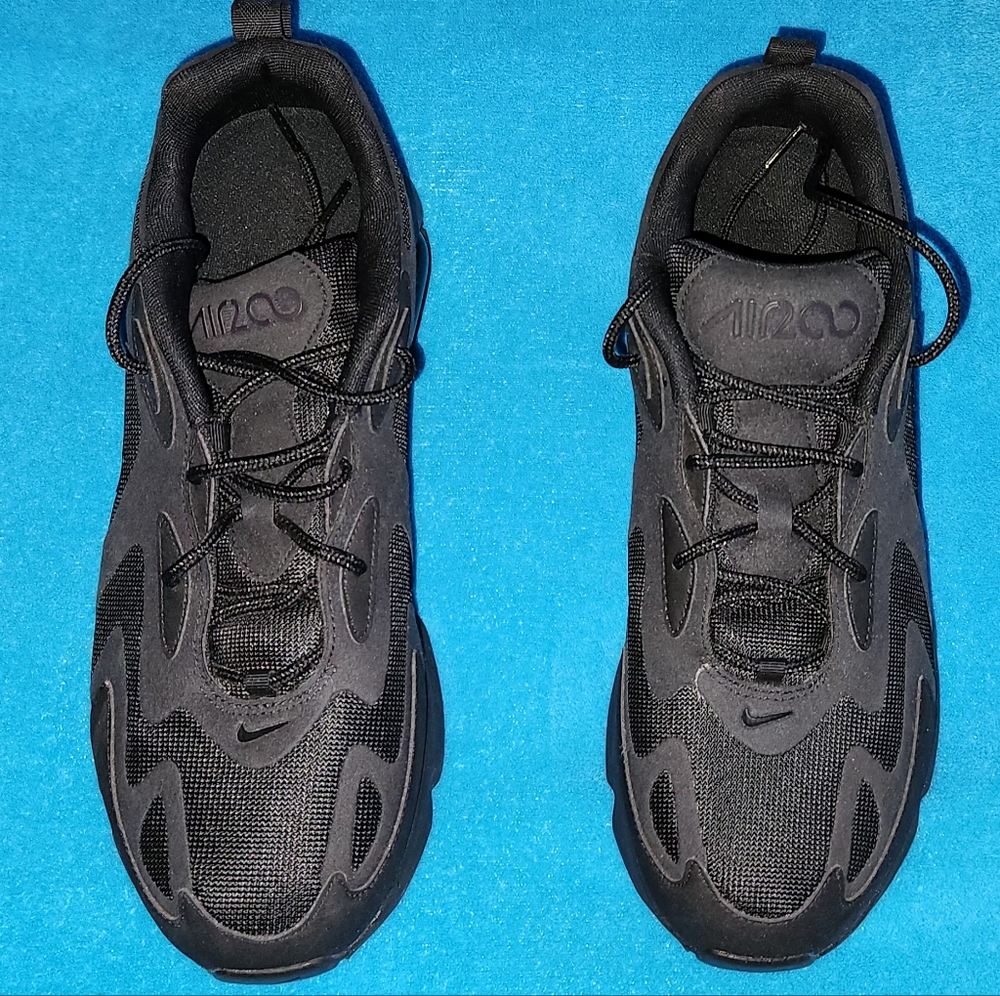 Nike Air Max 200 tennis shoes. New w/o tags. Black mesh and black suede. Size 12